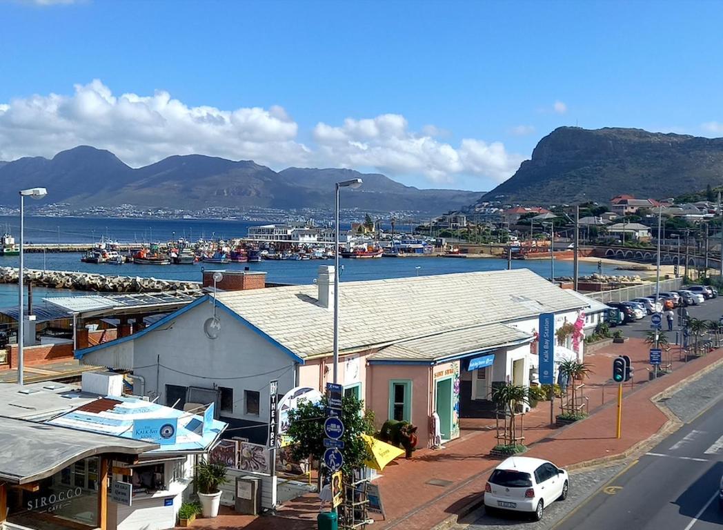 Apartment Harbour Views